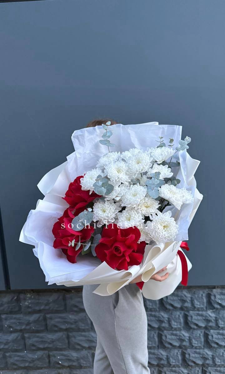 Дуо розы и хризантемы в Сочи