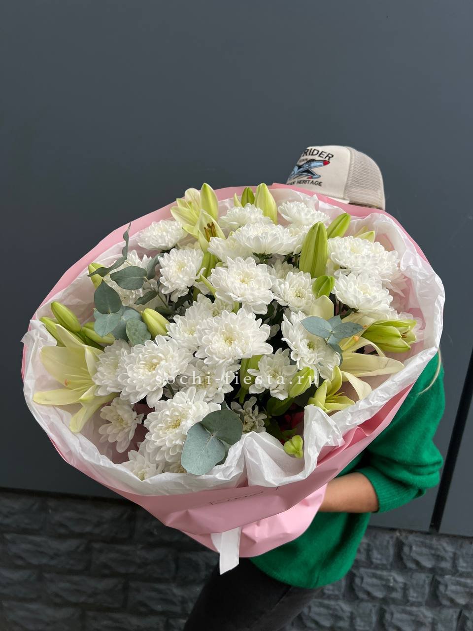  Букет  хризантем и лилии в Сочи