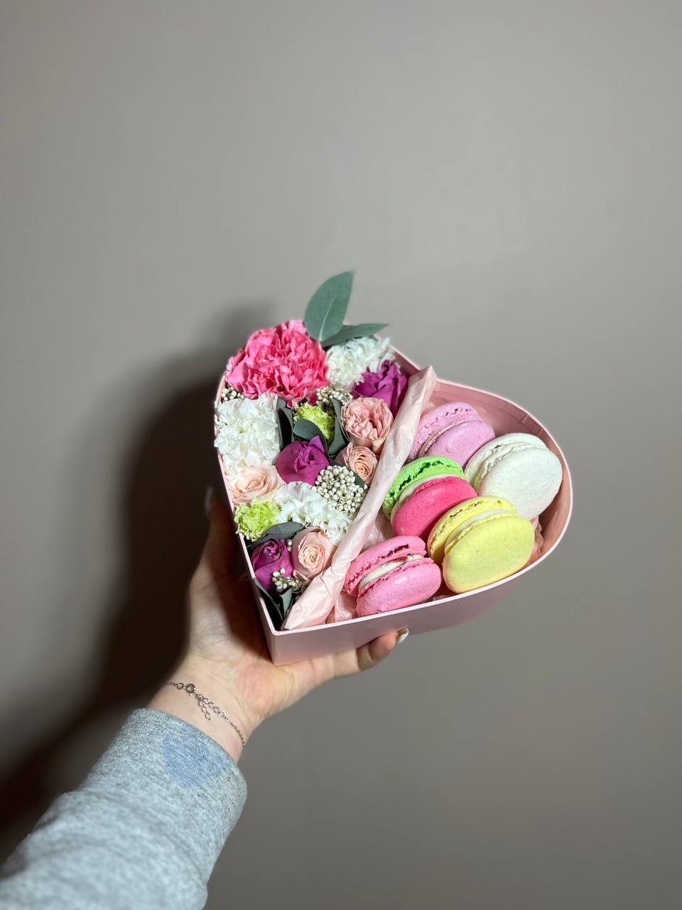 Дуо цветы и макаронсы в Сочи