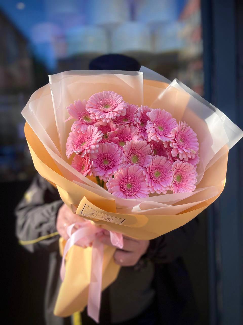 17 розовых гербер  в Сочи