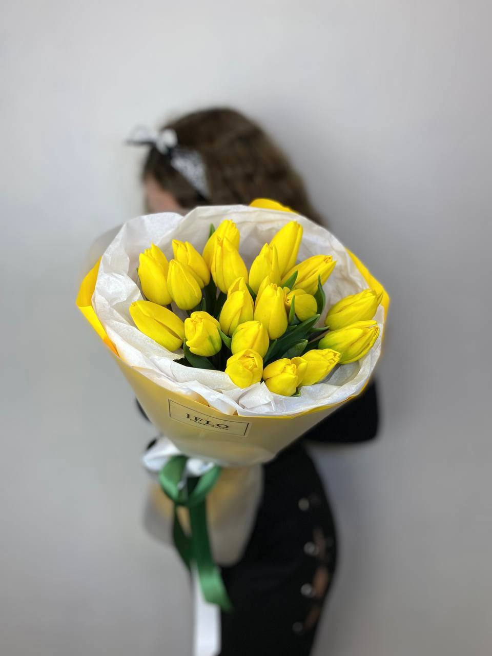  19 жёлтых тюльпанов в Сочи