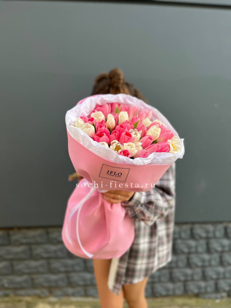 51 бело-розовый тюльпан в Сочи