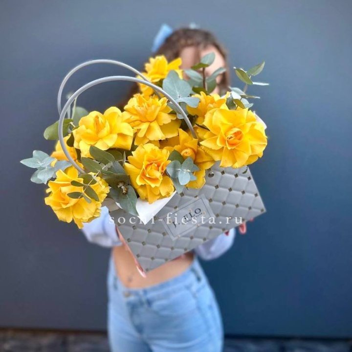 Сумочка с розами "Эдель" в Сочи