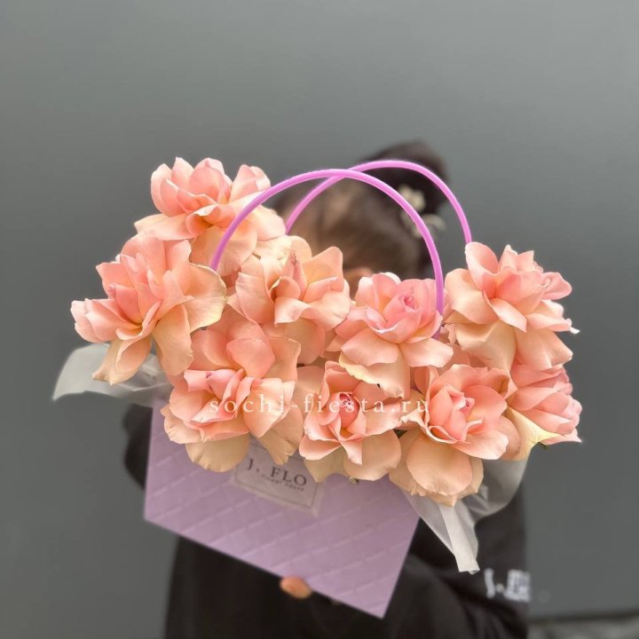 Сумочка с розами "Кети" в Сочи