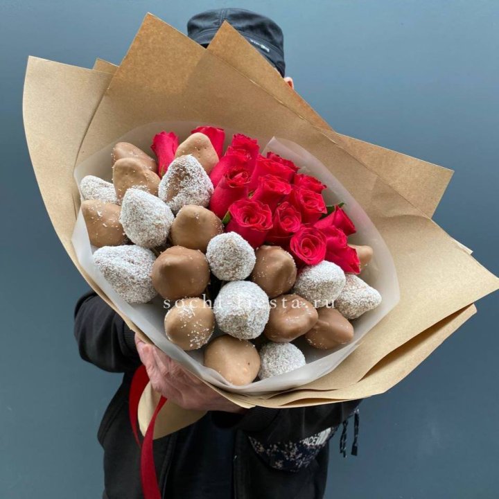Розы и клубника в шоколаде Мерси в Сочи