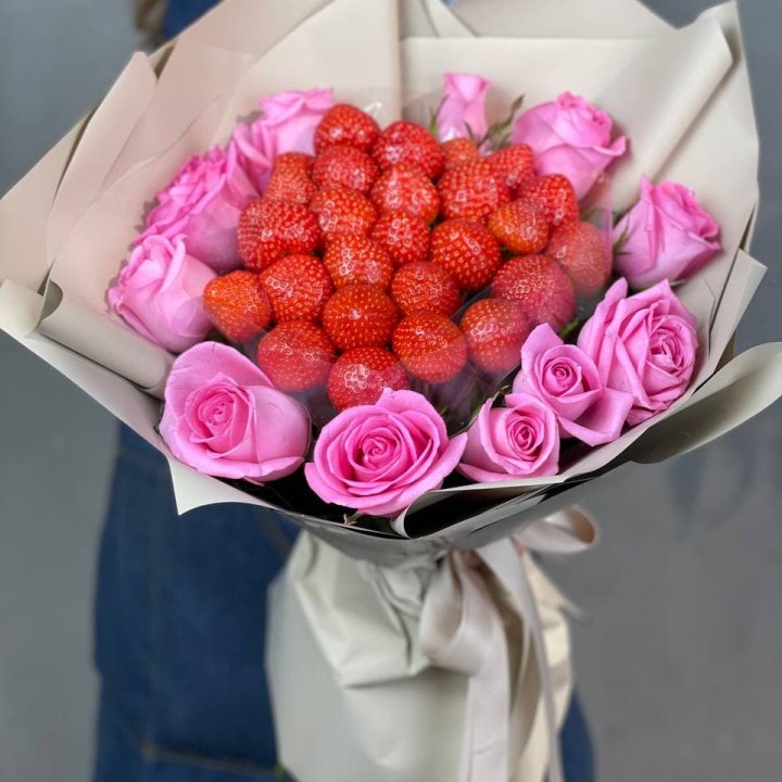 Клубника и розы в Сочи