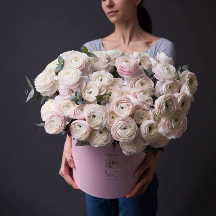 Бокс с ранункулюсами в Сочи