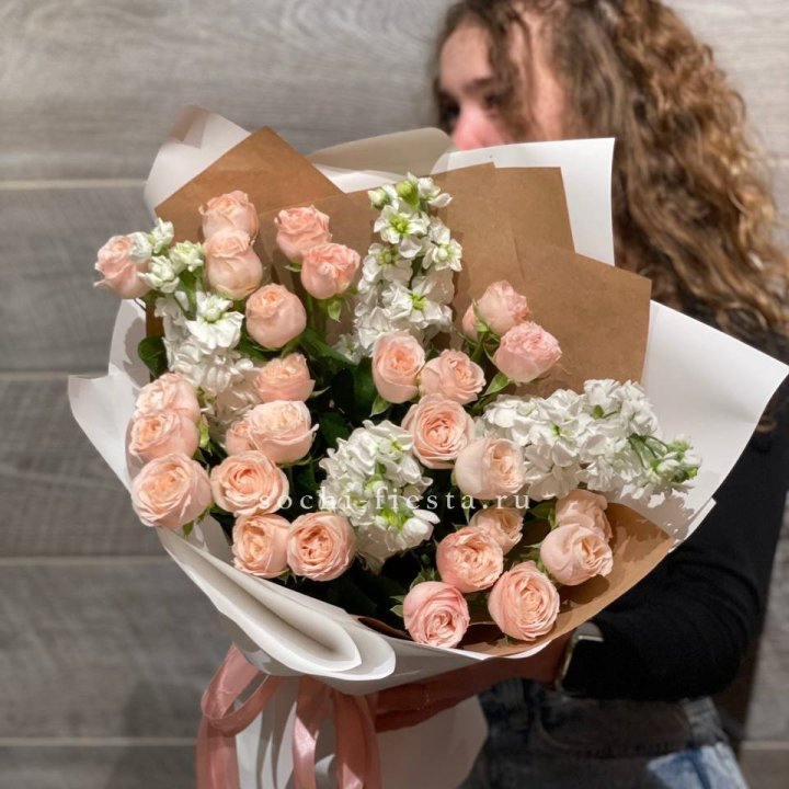 Букет бомбасти и маттиола в Сочи