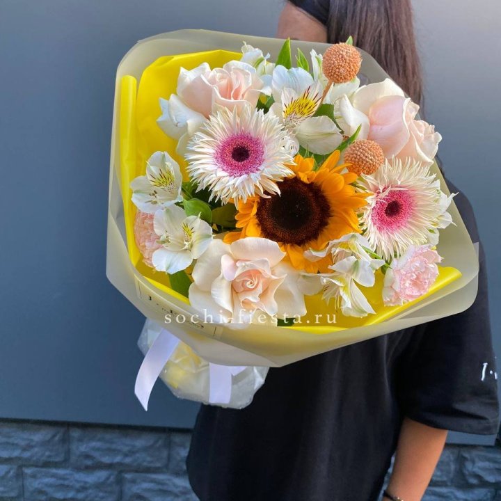 Букет с подсолнухом "Елоу" в Сочи