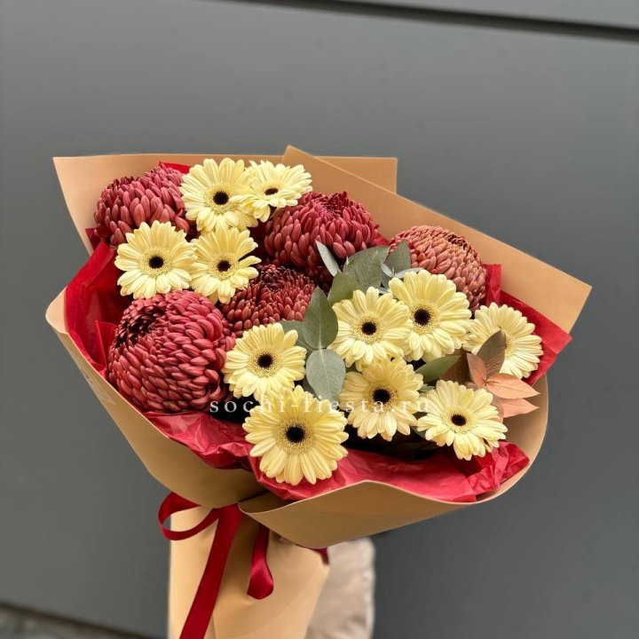 Букет гербер и хризантем Бигуди в Сочи