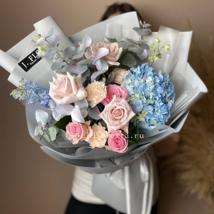 Букет с гортензией № 4 в Сочи