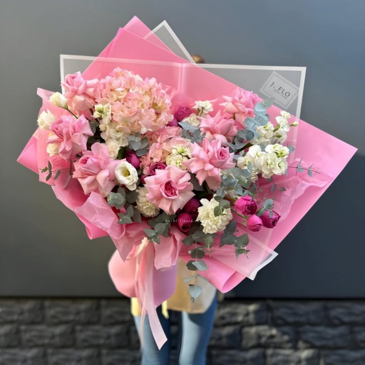 Дизайнерский букет №25 с доставкой в Сочи