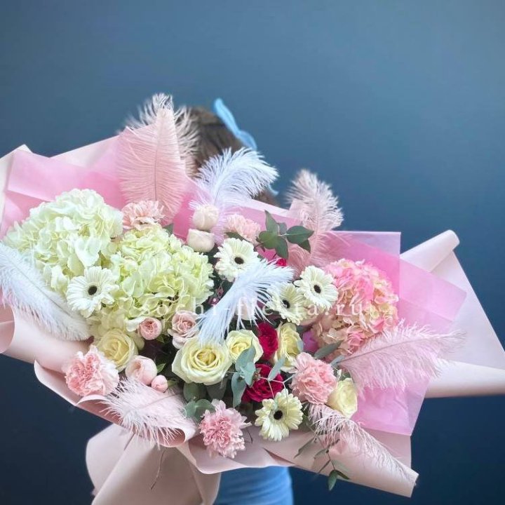 Дизайнерский букет "Валенсия-3" в Сочи