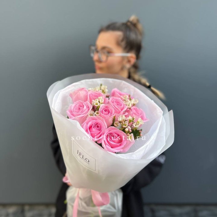 Букет розовых роз  в Сочи