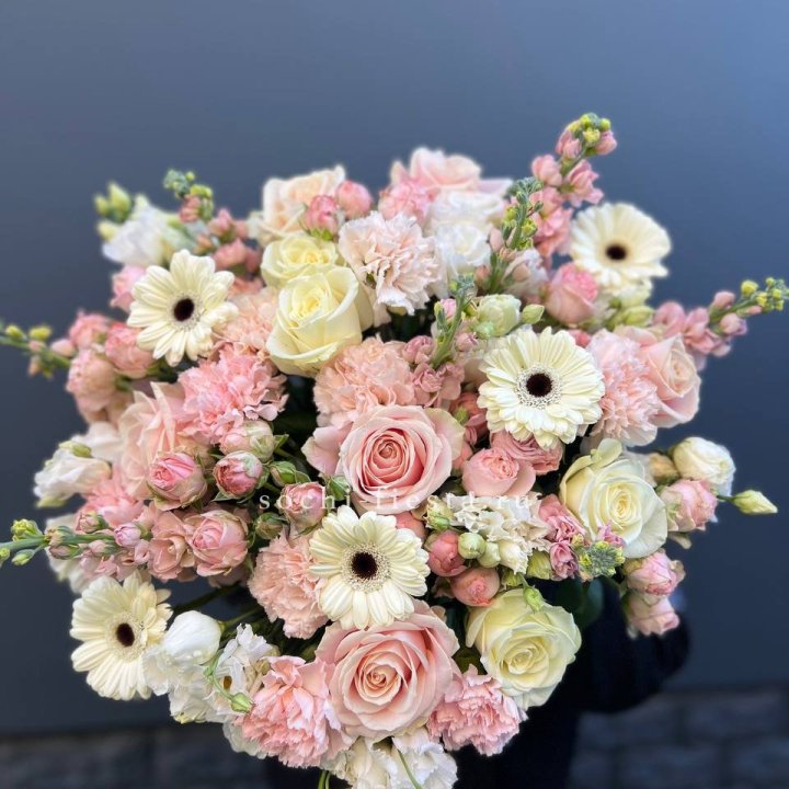 Авторский букет "Нежный" в Сочи