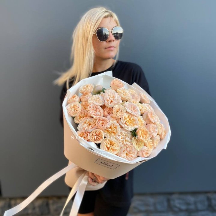 15 пионовидных роз №2 в Сочи