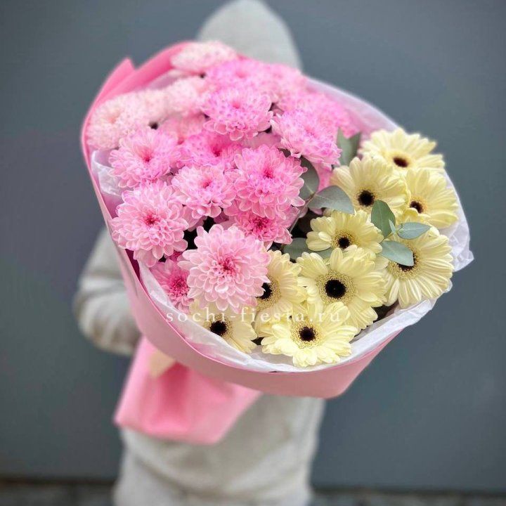 Дуо хризантем и гербер в Сочи