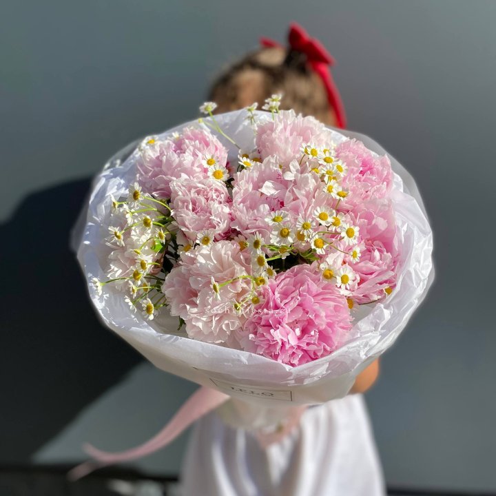Пионы с ромашками в Сочи