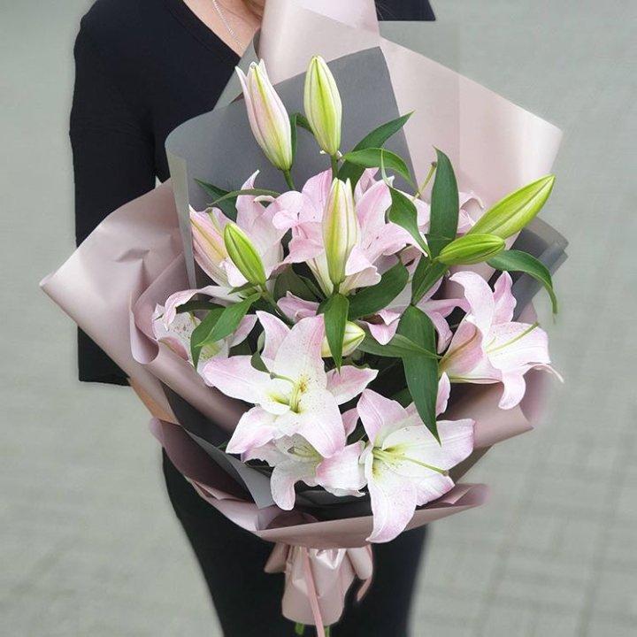 Букет розовых лилий в Сочи