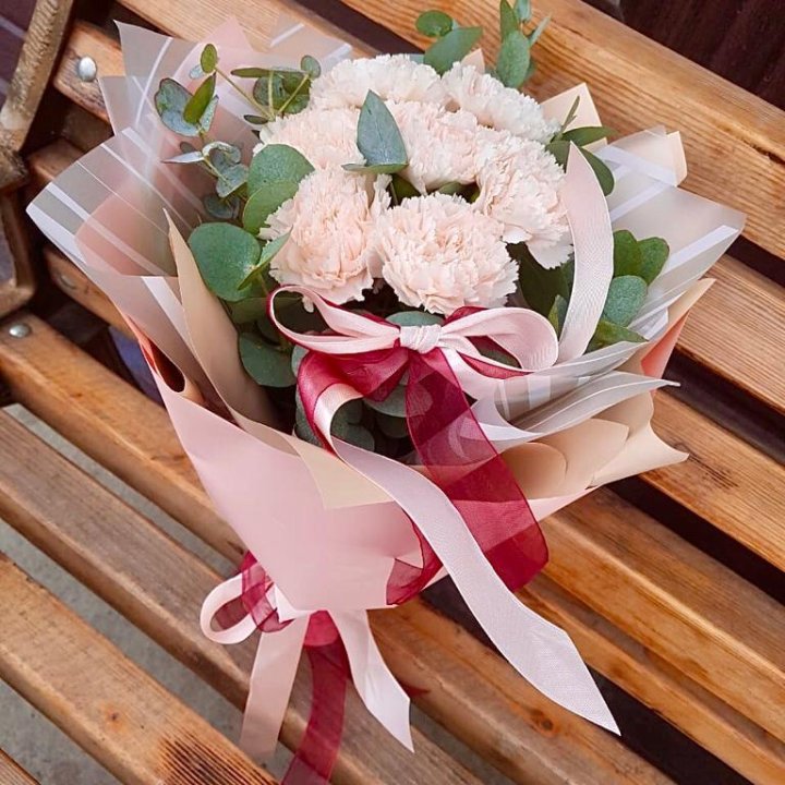 Диантусы с эвкалиптом в Сочи