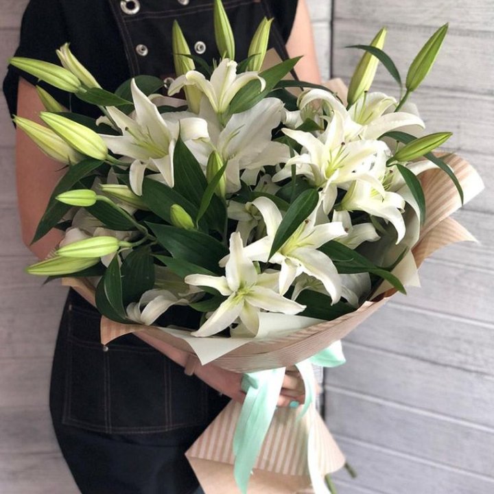 Букет белых лилий в Сочи