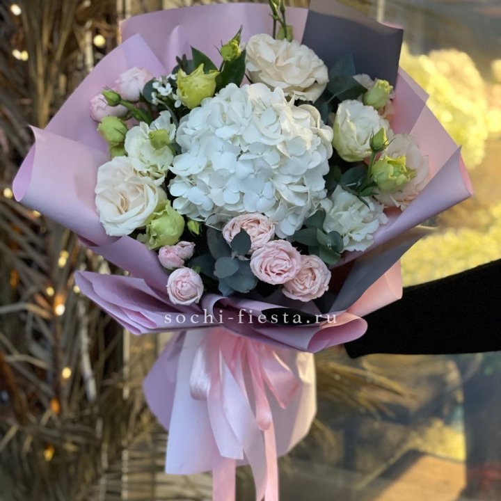 Букет с гортензией №3 в Сочи