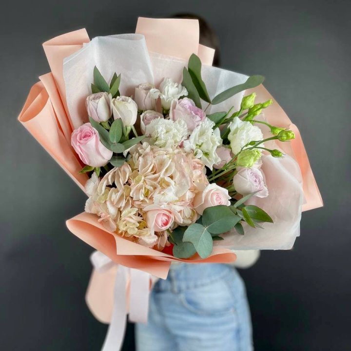 Букет с гортензией "Клодс" в Сочи