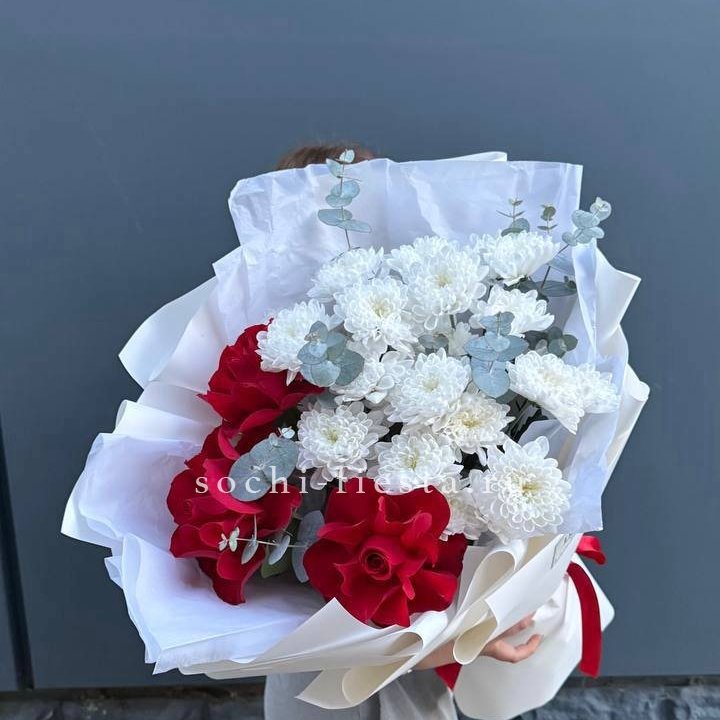Дуо розы и хризантемы в Сочи