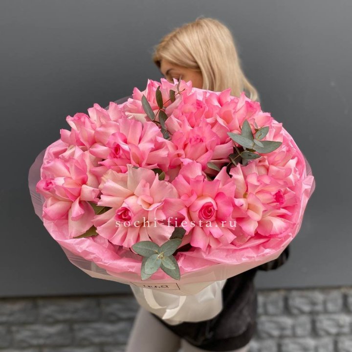 11 французских роз с доставкой в Сочи