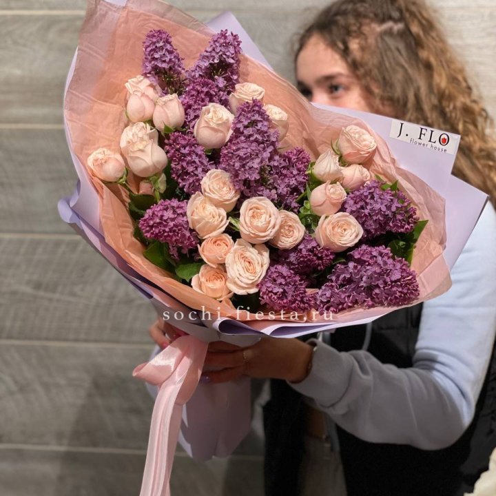 Букет "Лиловая весна" в Сочи