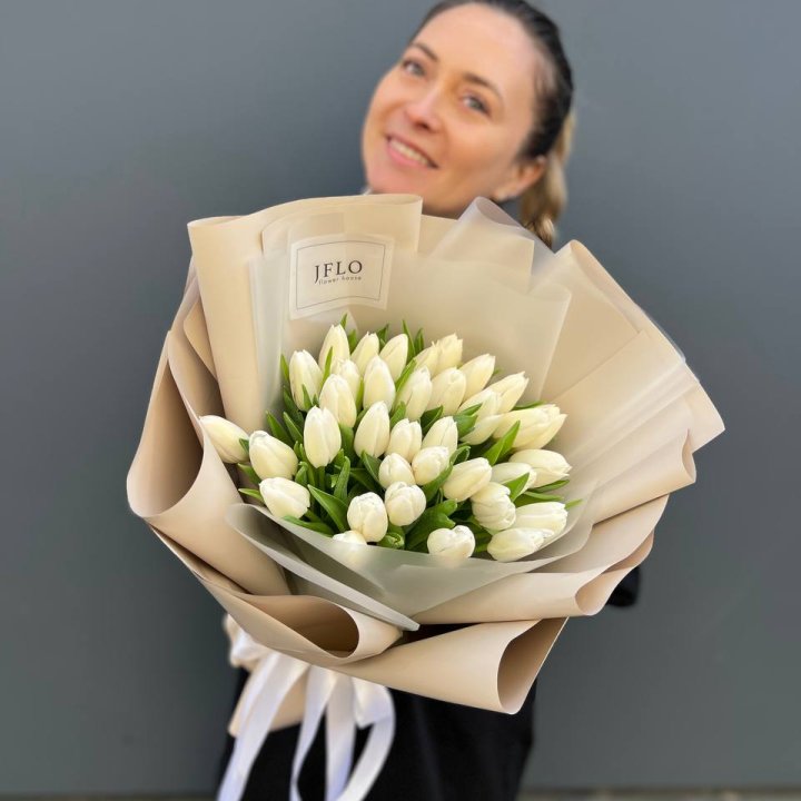 35 белых тюльпанов в Сочи