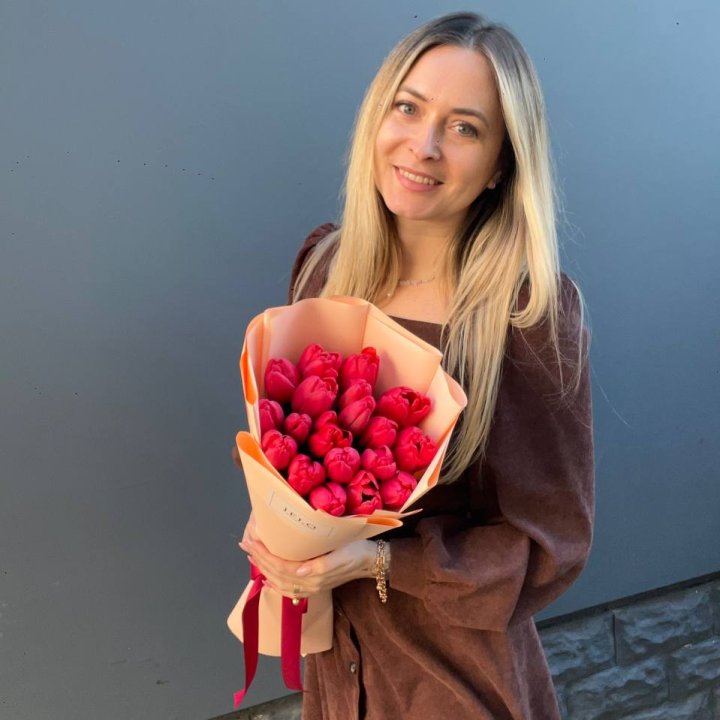  19 красных тюльпанов в Сочи