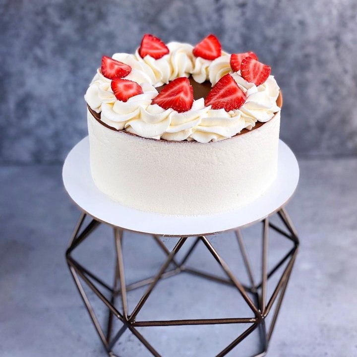 Торт "Клубника со сливками" в Сочи