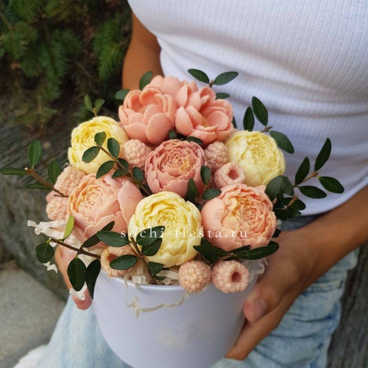 Шоколадный букет с ягодами в Сочи