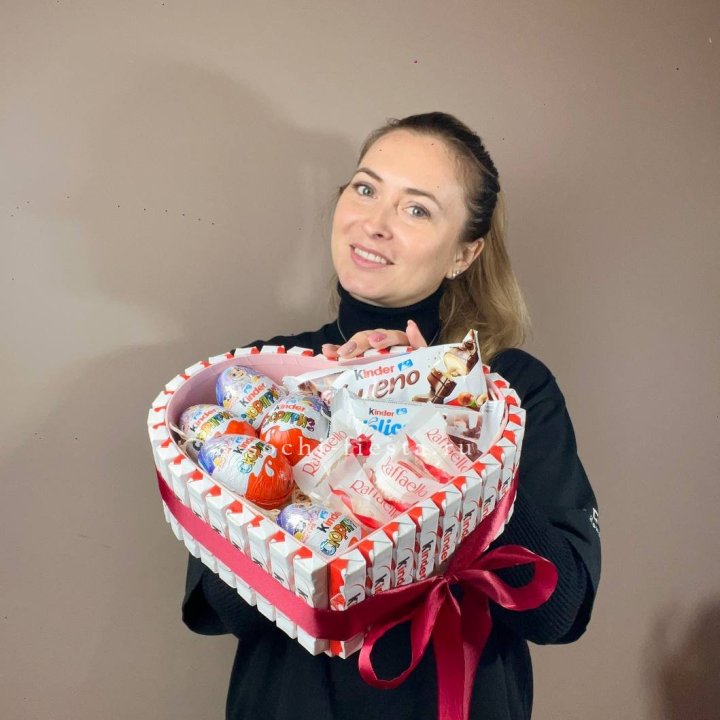 Подарочный набор сердце с Киндерами в Сочи