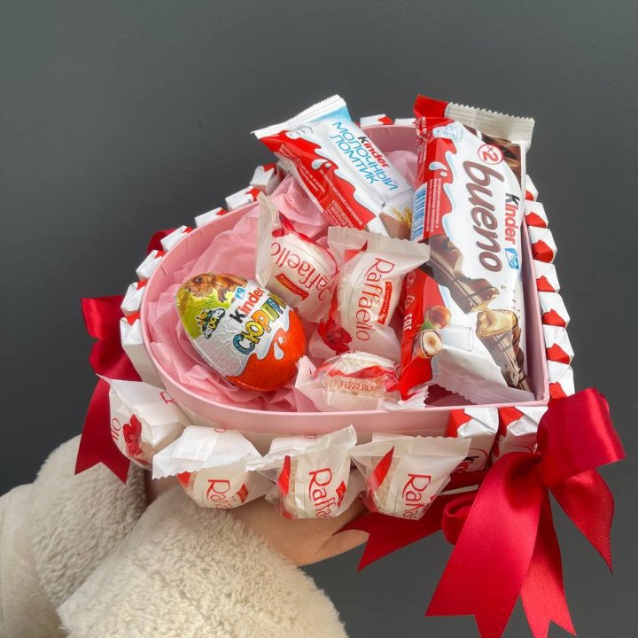 Бокс киндерами и раффаэлло в Сочи