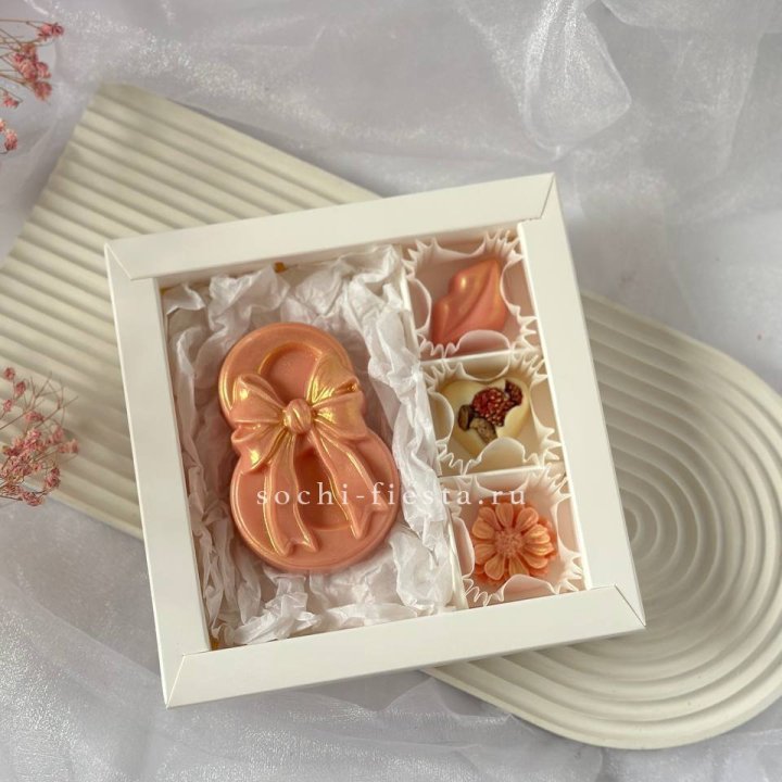 Конфеты из шоколада 8 Марта в Сочи