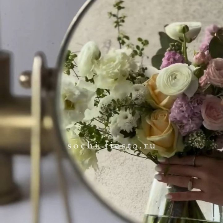 Цветочная подписка Пакет M в Сочи