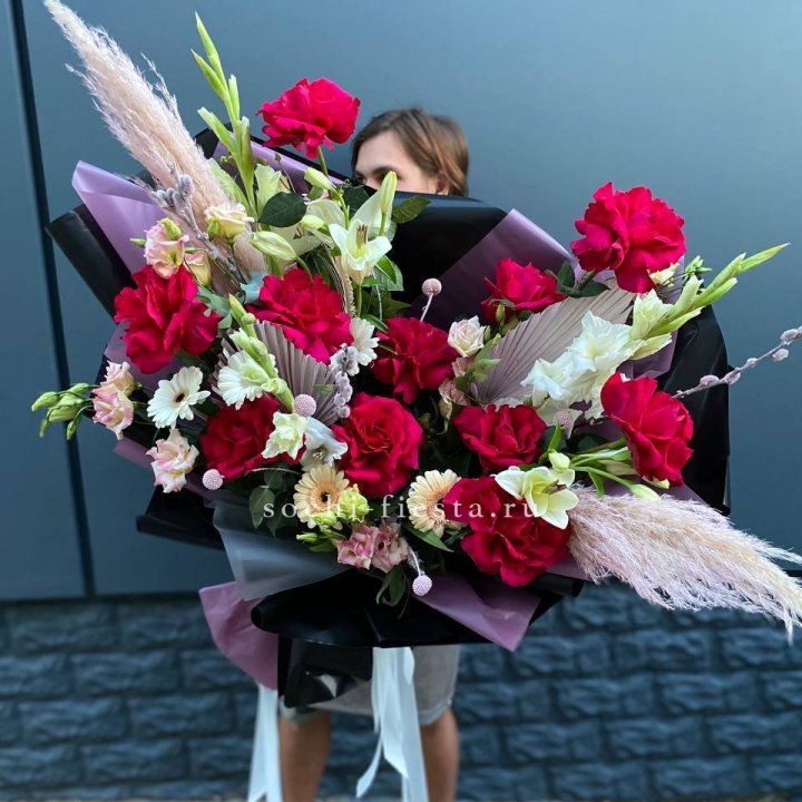 Дизайнерский букет Ред в Сочи