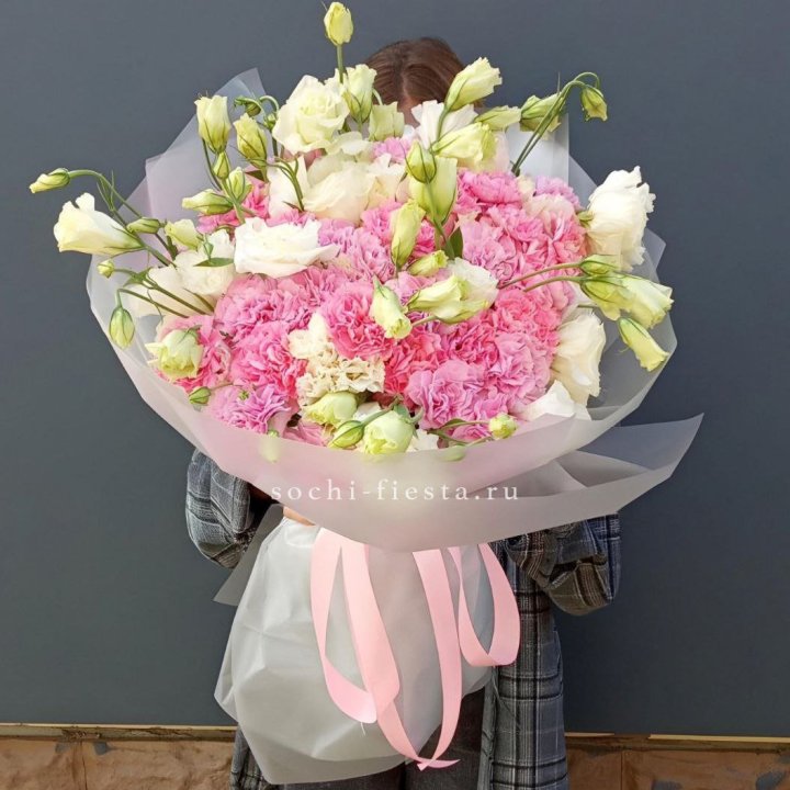 Букет из эустом и диантусов  в Сочи