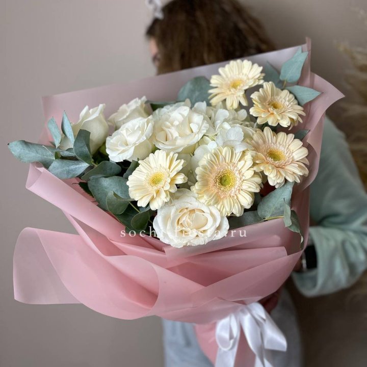 Букет роз, гортензии, гербер  в Сочи