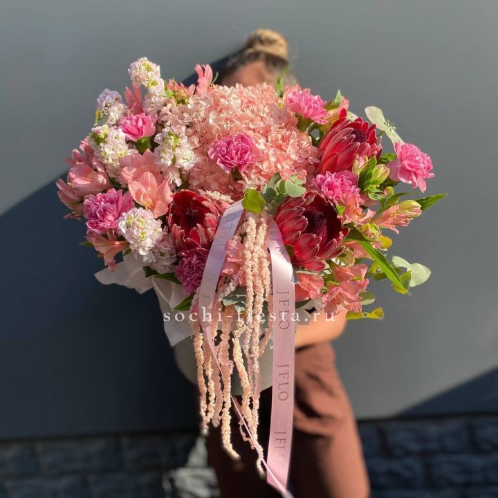 Коробка с цветами "Kamikadze" в Сочи