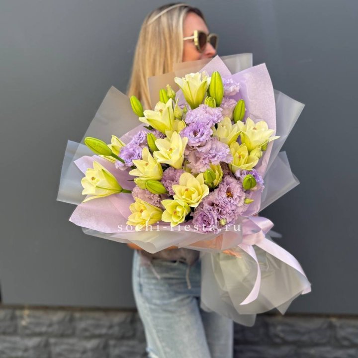  Букет лилий и эустом в Сочи