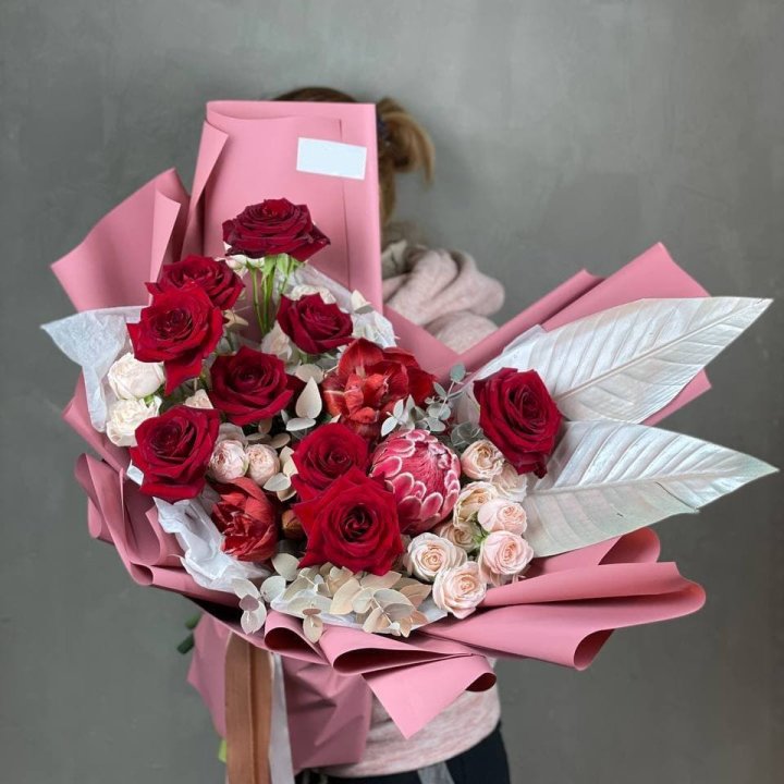 Дизайнерский букет "Ред Вильвет" в Сочи