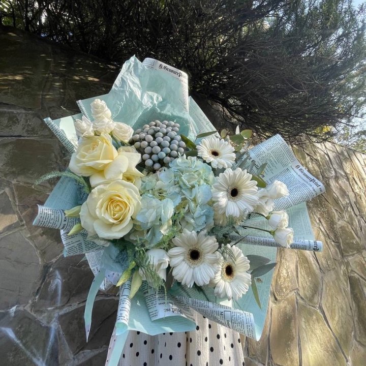 Дизайнерский букет "Линдж-блю" в Сочи