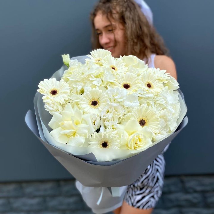  Букет " White Luxury" в Сочи