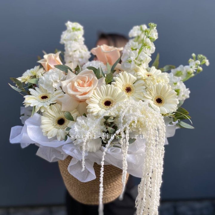 Цветы в джутовом кашпо "Валери" в Сочи