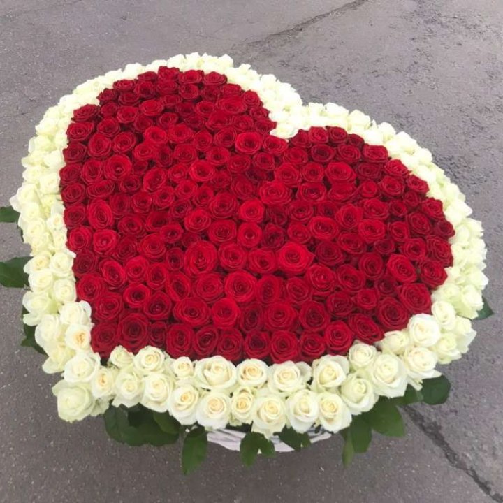 333 розы в корзине в Сочи