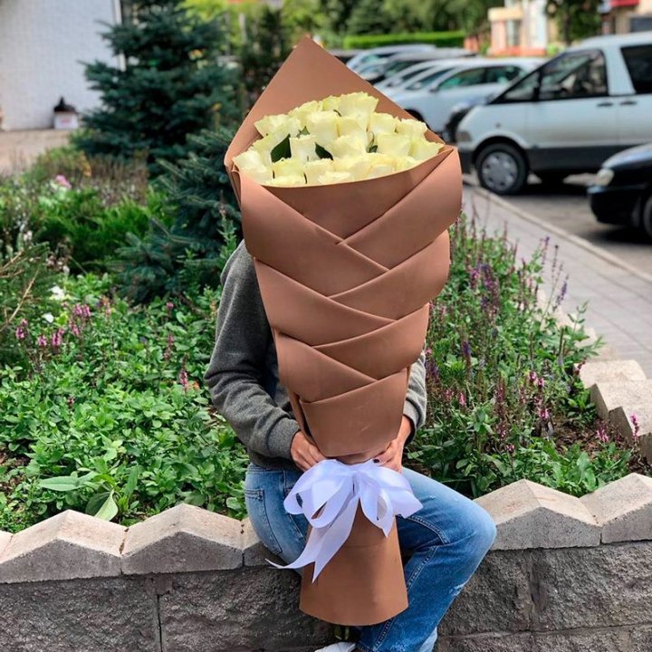 Голландские розы белые "Рыбка" в Сочи