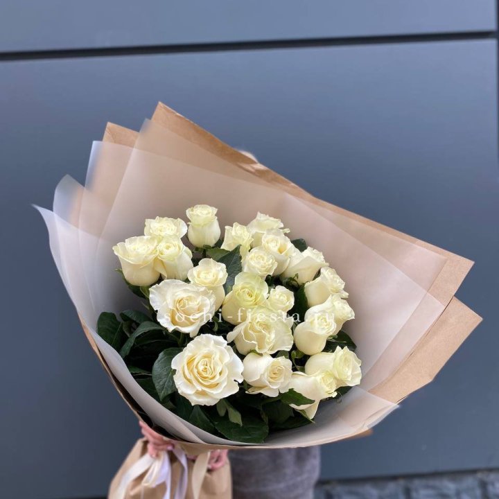  Букет  высоких белых роз   с доставкой в Сочи